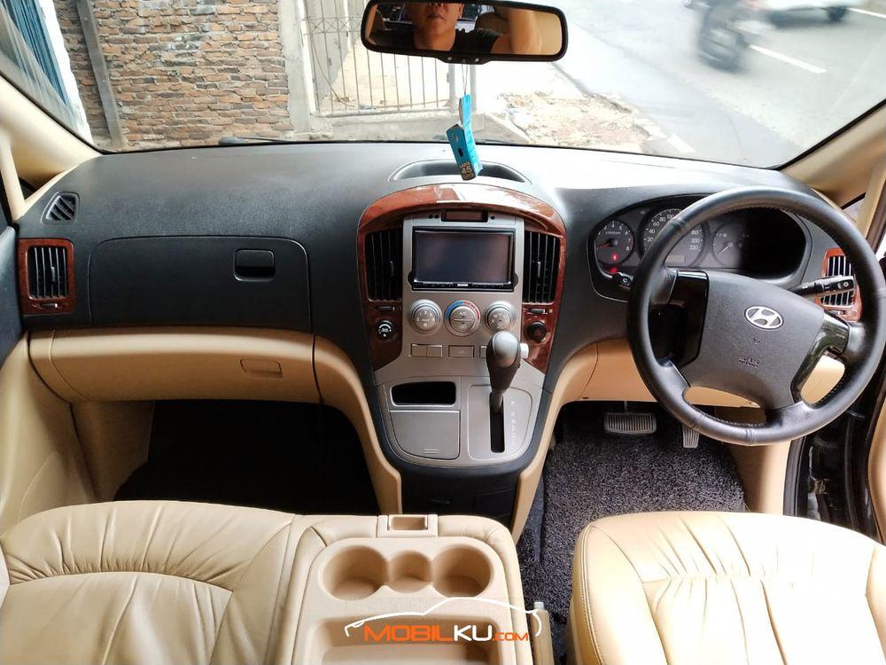 Mobil Hyundai H-1 2012