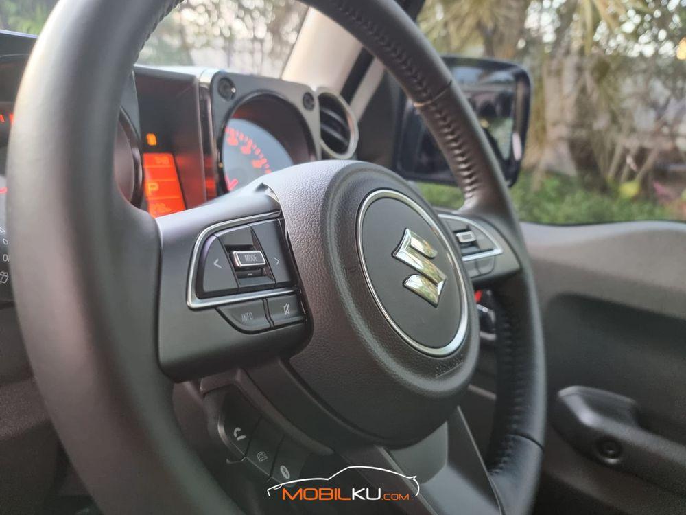 Mobil Suzuki Jimny 2021