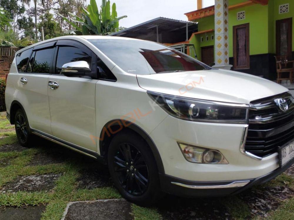 Mobil Toyota Kijang Innova 2017
