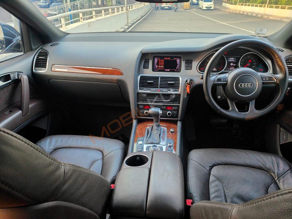 Mobil Audi Q7 2014