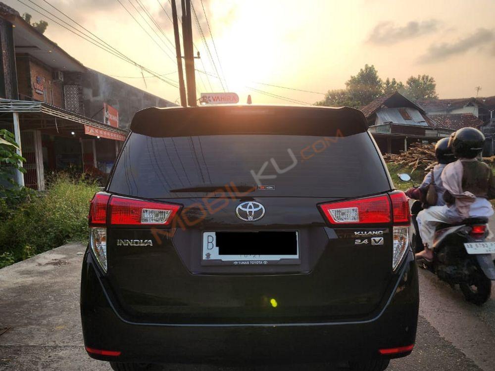 Mobil Toyota Kijang Innova 2022