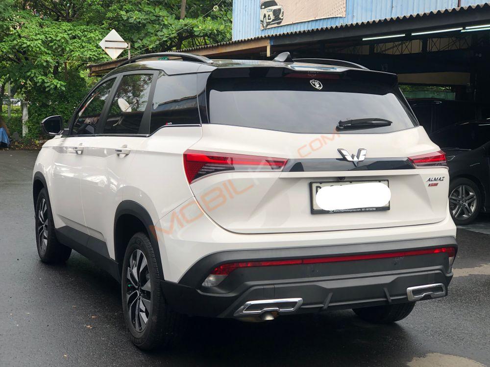 Mobil Wuling Almaz 2022