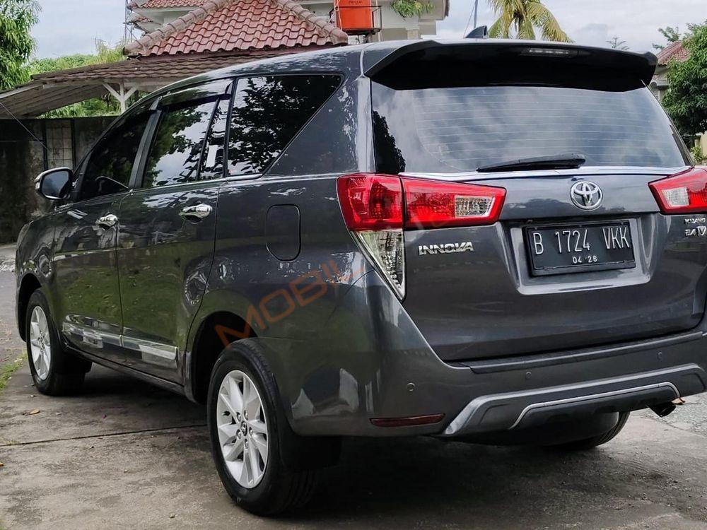 Mobil Toyota Kijang Innova 2016