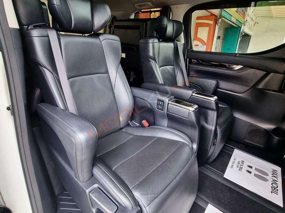 Mobil Toyota Alphard 2015