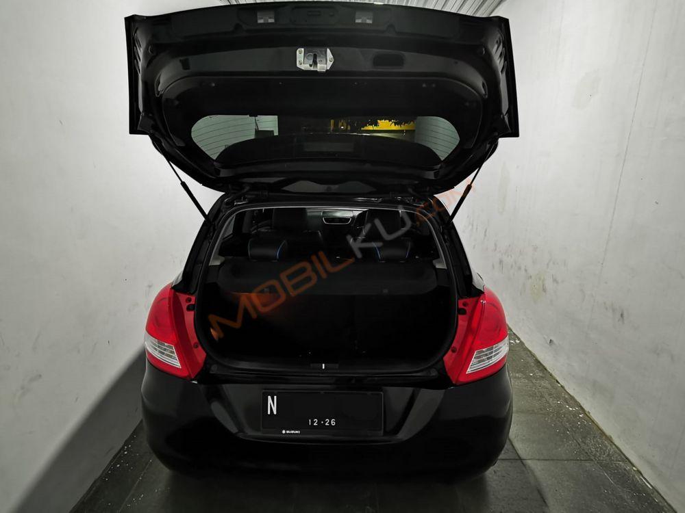 Mobil Suzuki Swift 2015