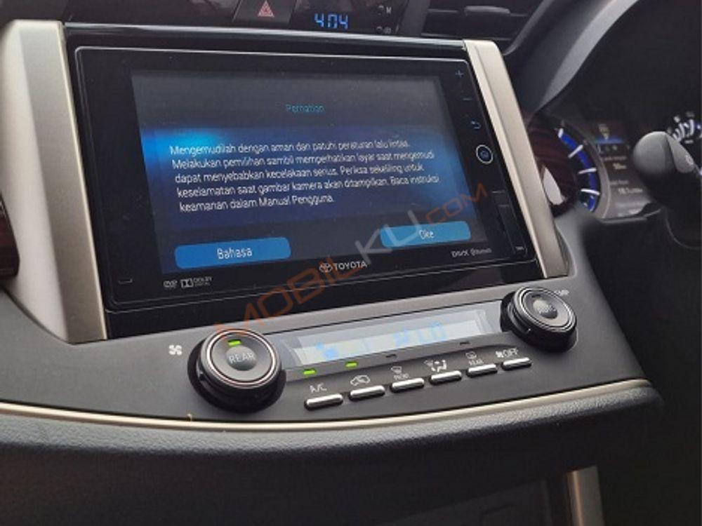 Mobil Toyota Kijang Innova 2016