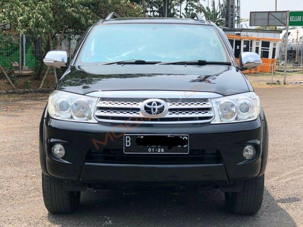 Mobil Toyota Fortuner 2011