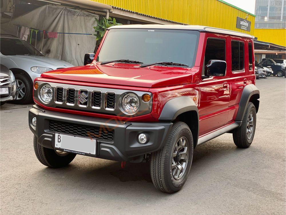 Mobil Suzuki Jimny 2023