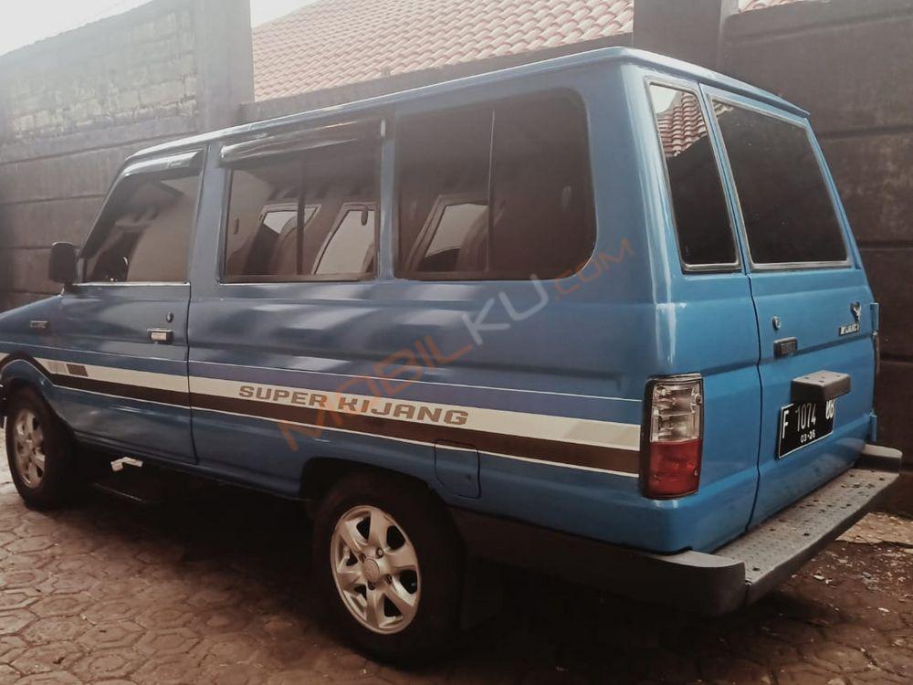 Mobil Toyota Kijang 1995