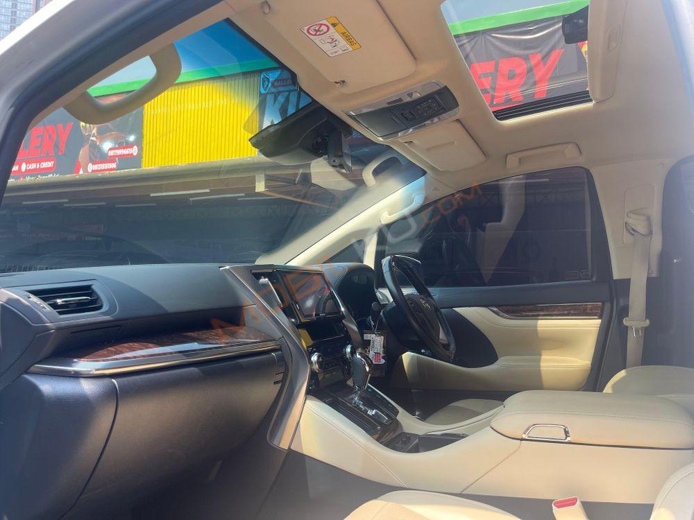 Mobil Toyota Alphard 2020