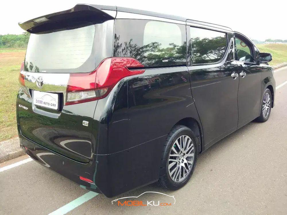 Mobil Toyota Alphard 2015