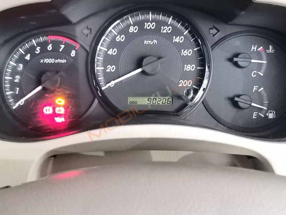 Mobil Toyota Kijang Innova 2012