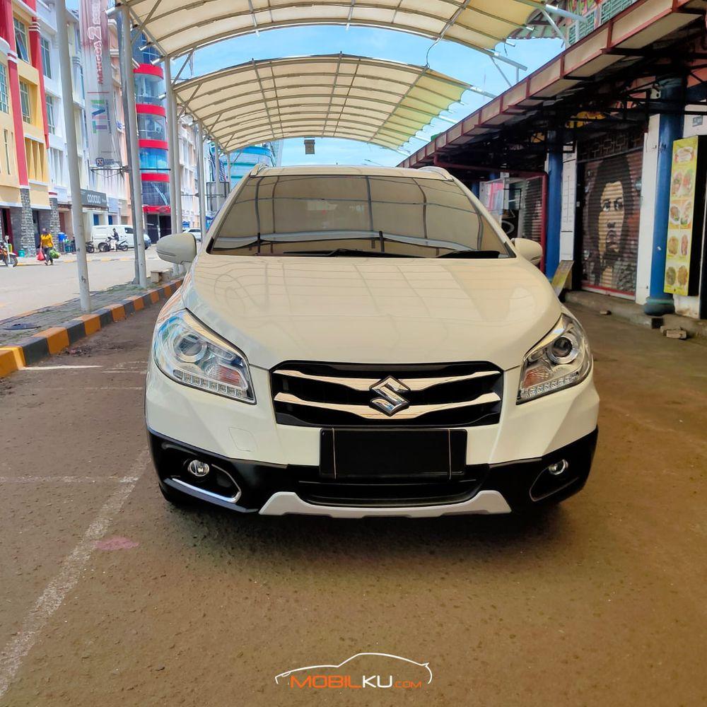 Mobil Suzuki SX4 2016