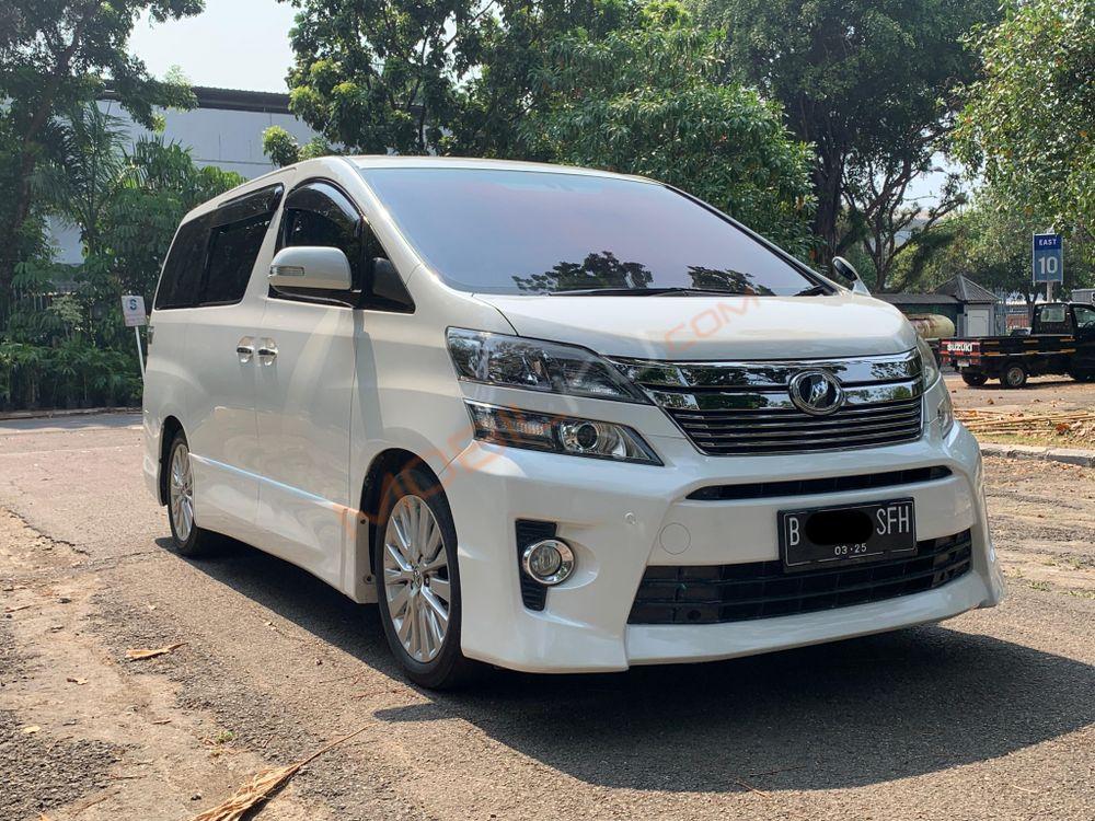 Mobil Toyota Vellfire 2014