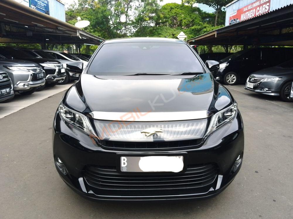 Mobil Toyota Harrier 2015