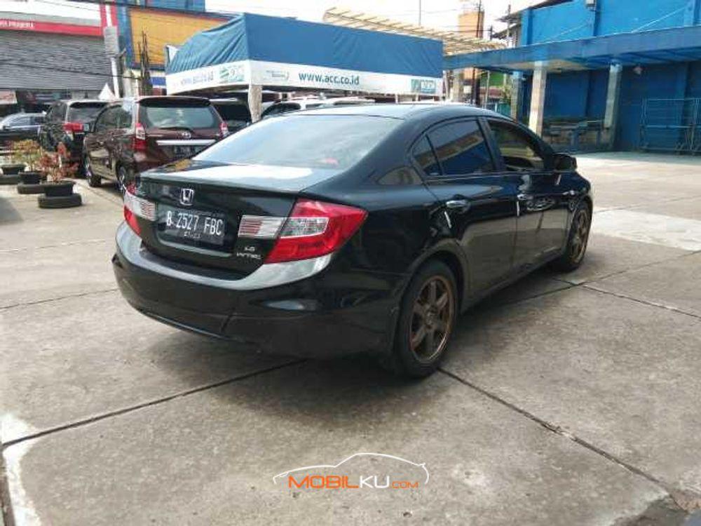 Mobil Honda Civic Sedan 2013