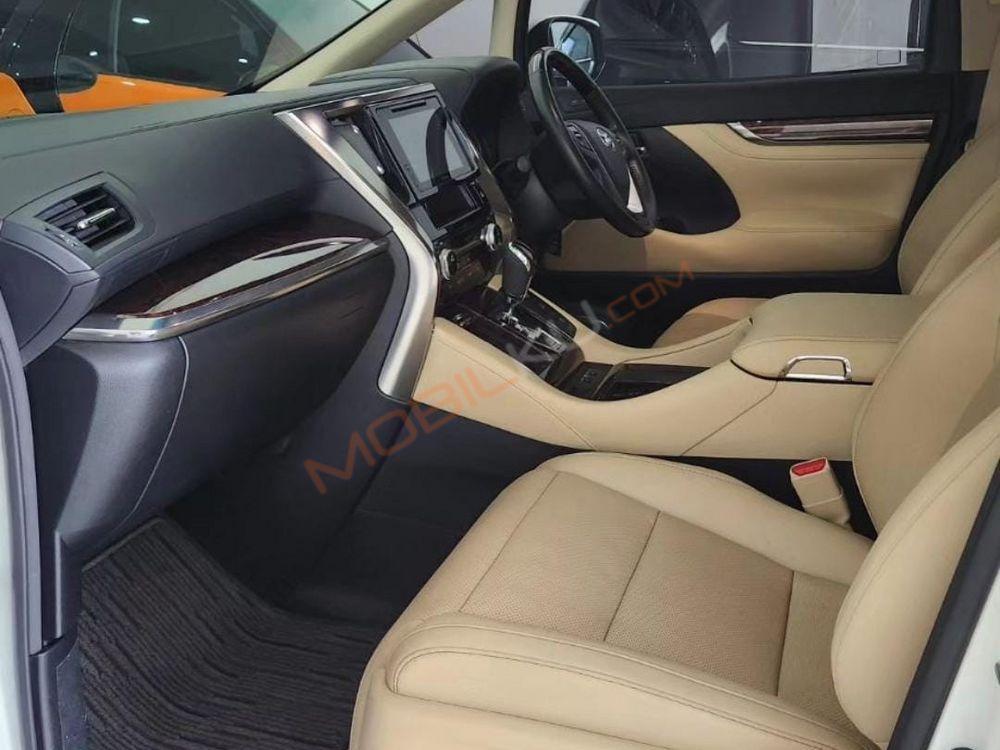 Mobil Toyota Alphard 2019