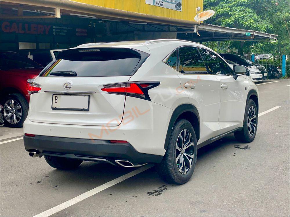 Mobil Lexus NX 2016