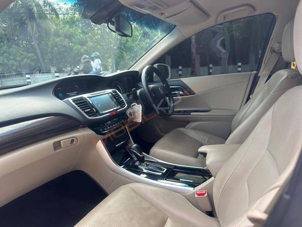 Mobil Honda Accord 2017