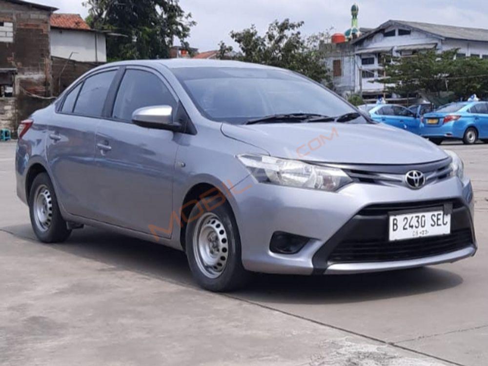 Mobil Toyota Limo 2016