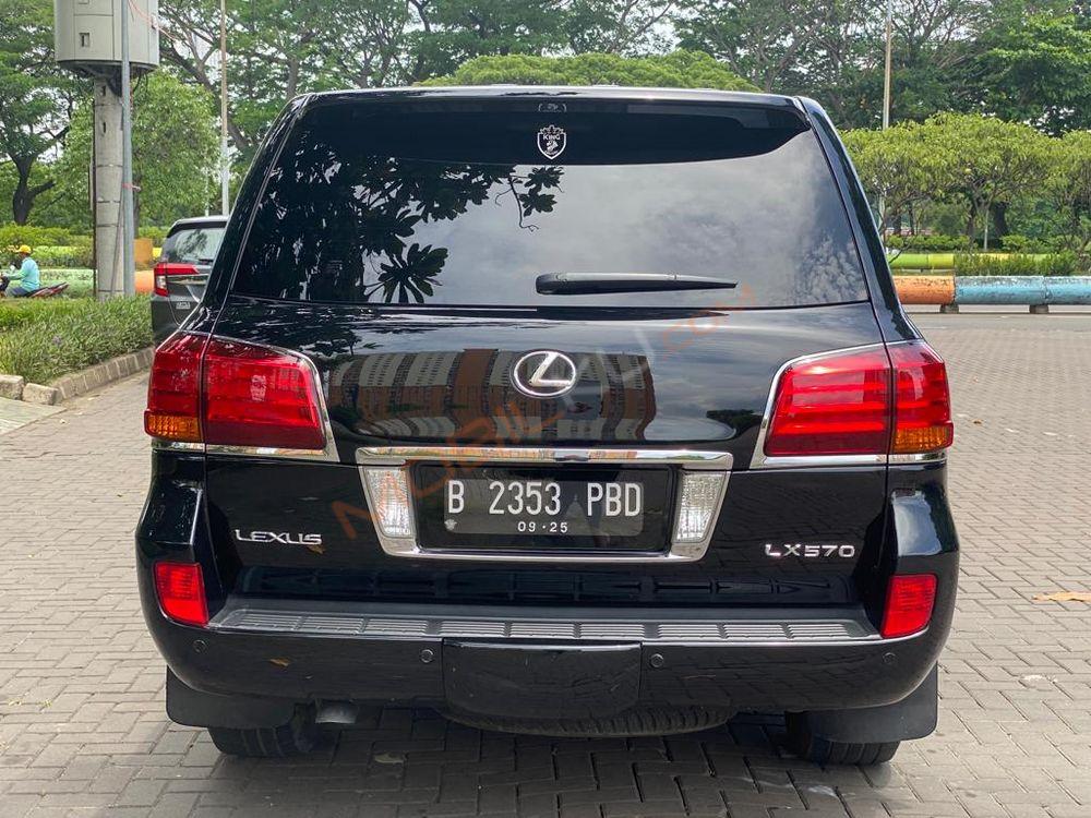 Mobil Lexus LX 2010