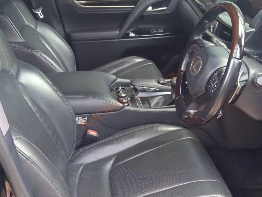 Mobil Lexus LX 2016
