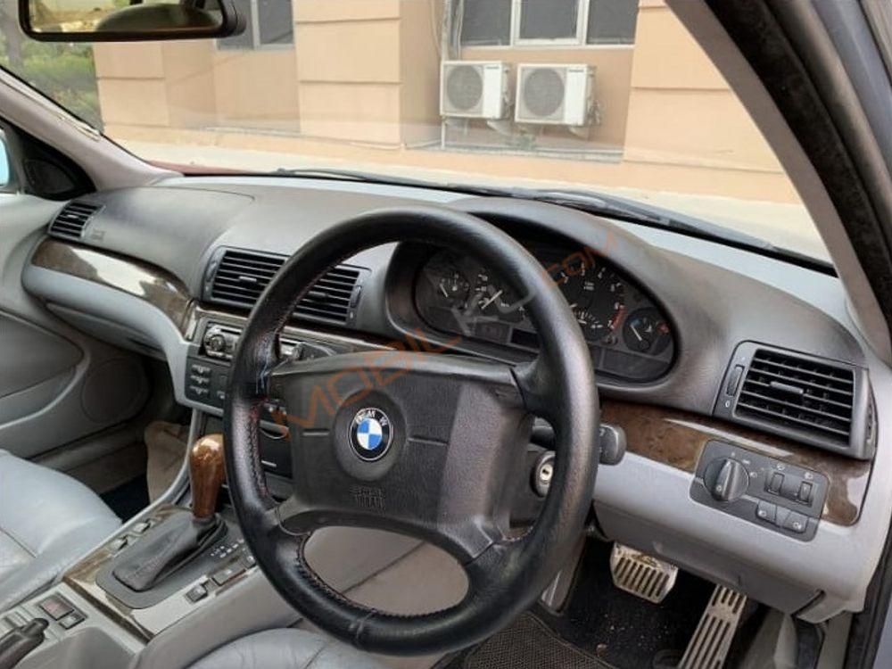 Mobil BMW i3 2001