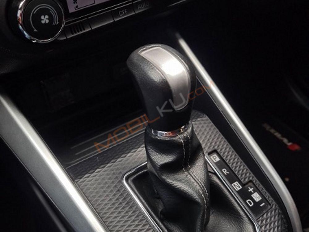 Mobil Toyota Raize 2021