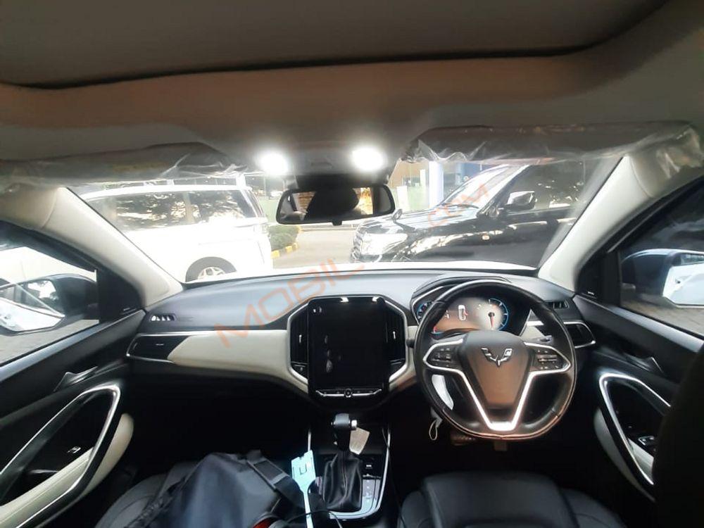 Mobil Wuling Almaz 2021