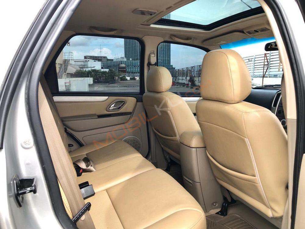 Mobil Ford Escape 2011