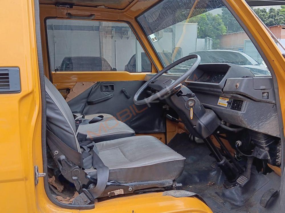 Mobil Mitsubishi L300 2019