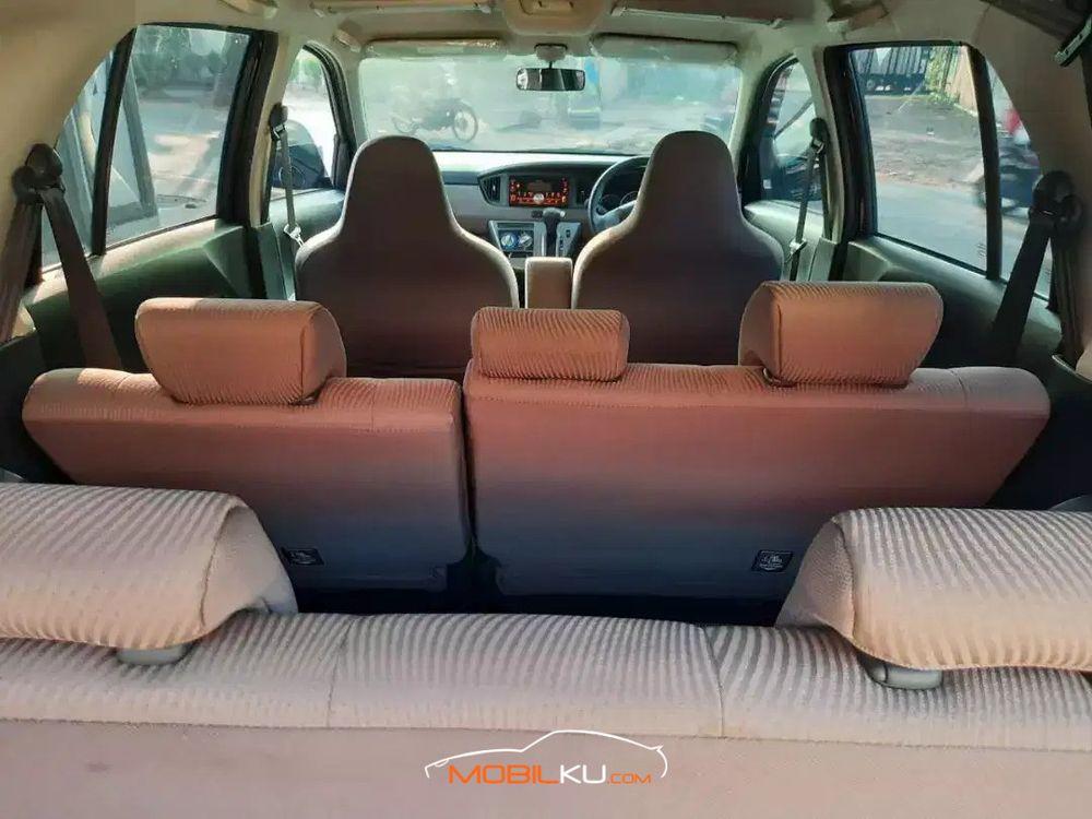 Mobil Toyota Calya 2016