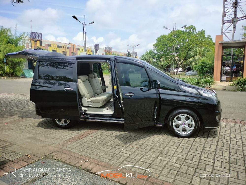 Mobil Mazda Biante 2015