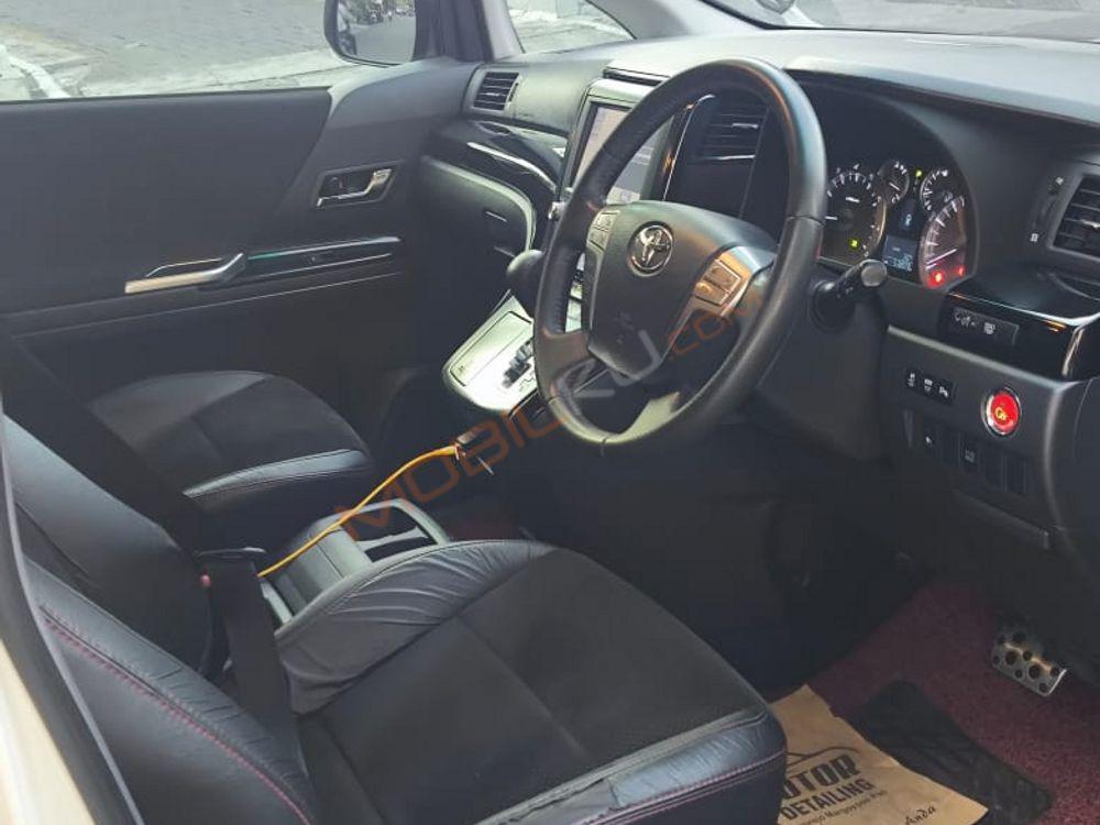 Mobil Toyota Vellfire 2013