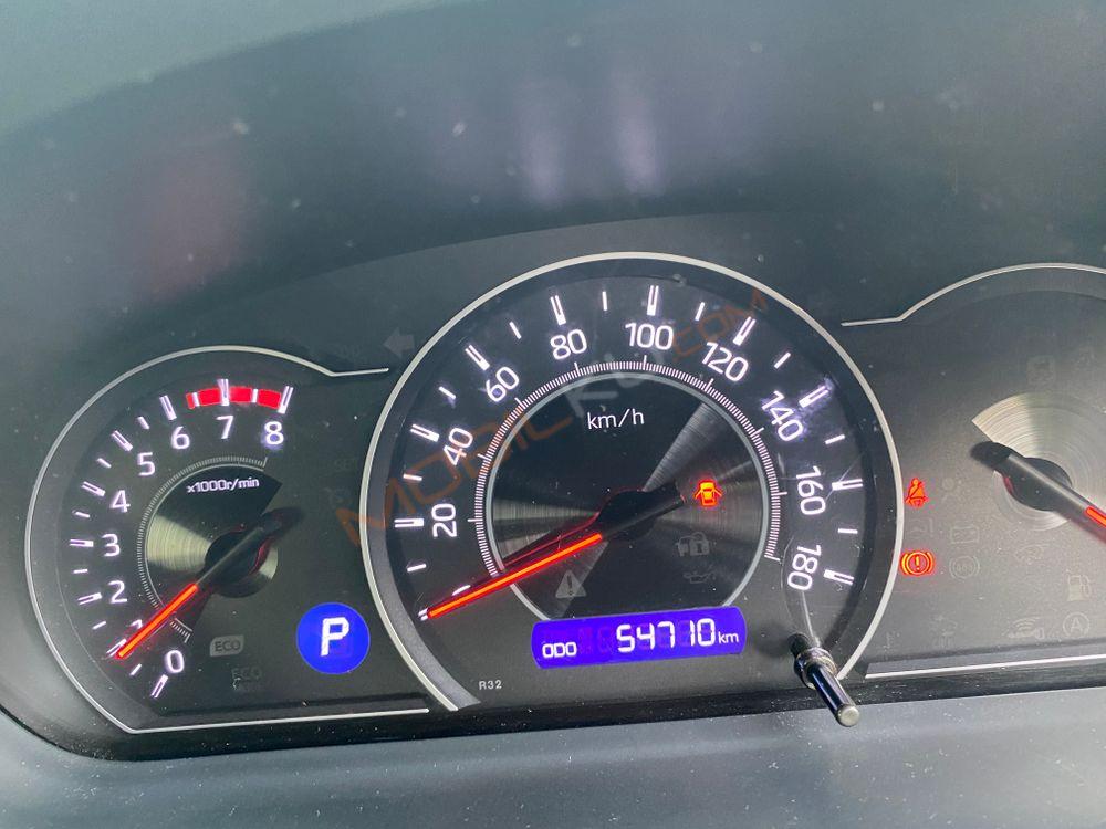 Mobil Toyota Voxy 2019