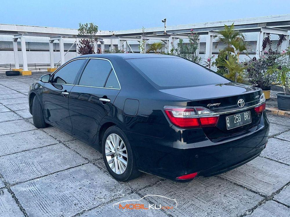 Mobil Toyota Camry 2016