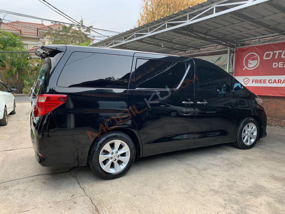 Mobil Toyota Alphard 2009