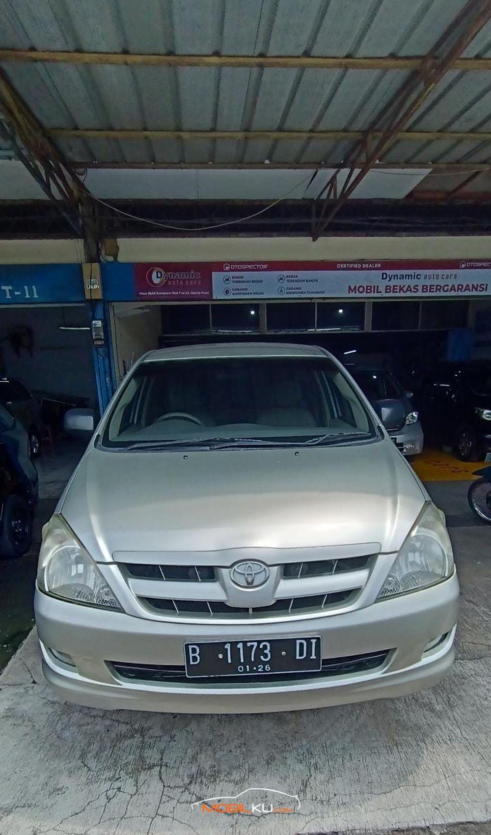 Mobil Toyota Kijang Innova 2006