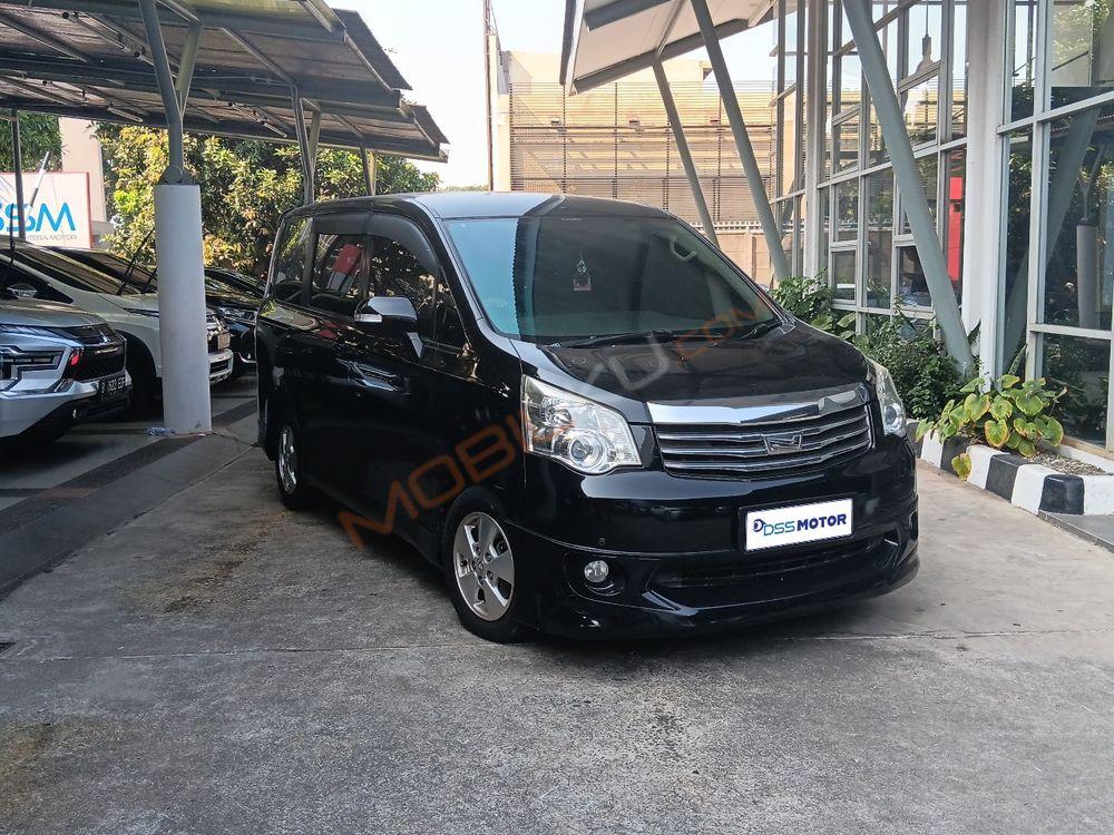 Mobil Toyota Nav1 2013