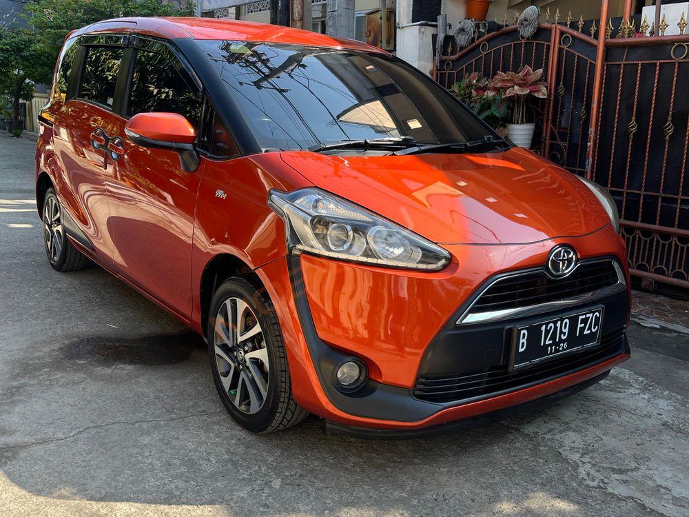 Mobil Toyota Sienta 2016