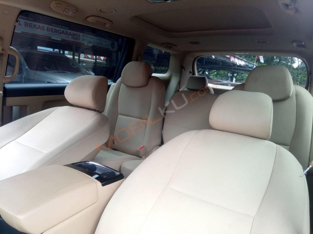 Mobil Kia Sedona 2017