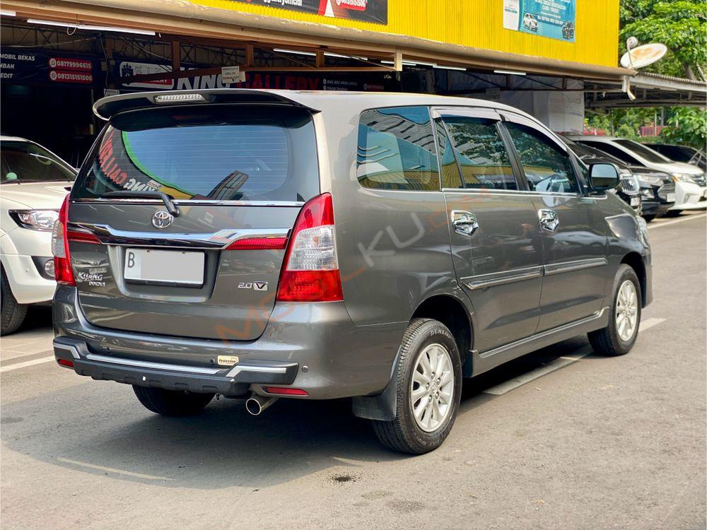 Mobil Toyota Kijang Innova 2014