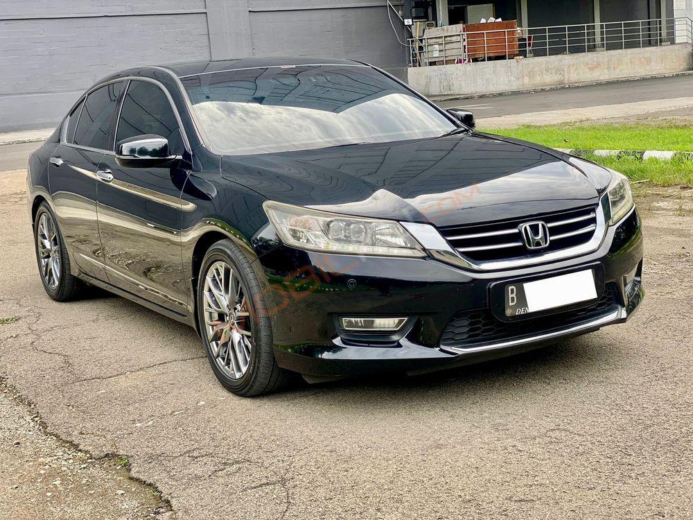 Mobil Honda Accord 2013