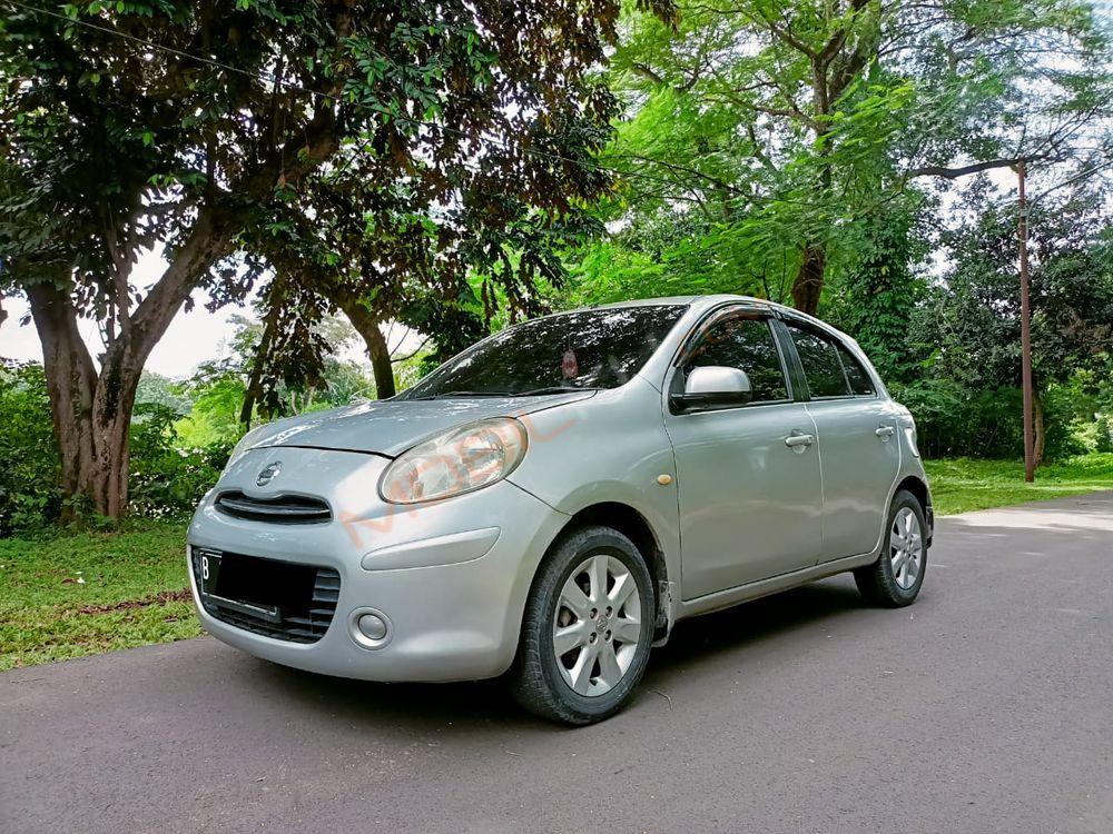 Mobil Nissan March 2011