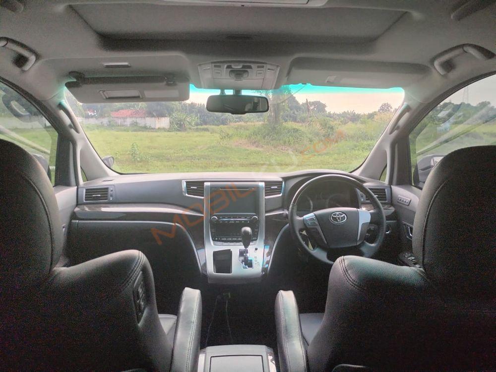 Mobil Toyota Vellfire 2014