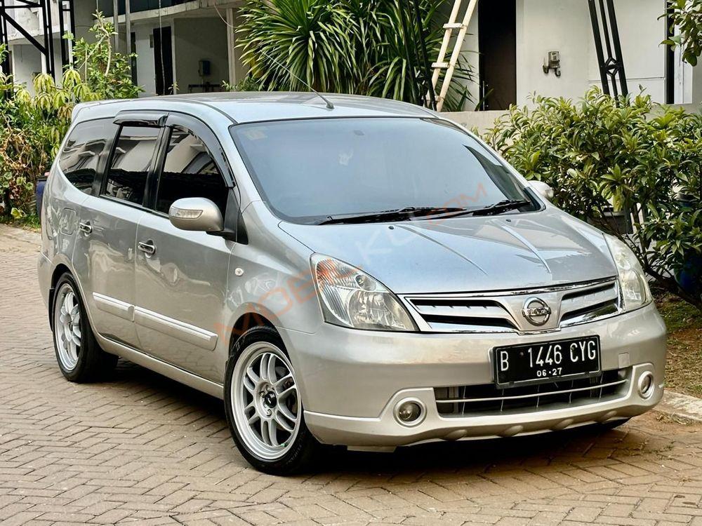 Mobil Nissan Grand Livina 2011