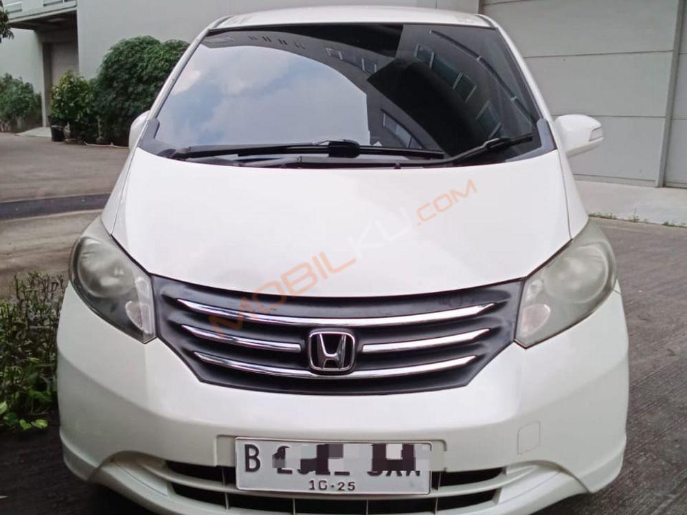 Mobil Honda Freed 2010