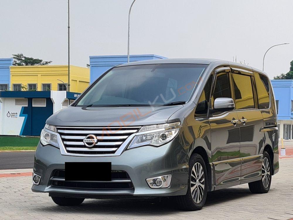 Mobil Nissan Serena 2017
