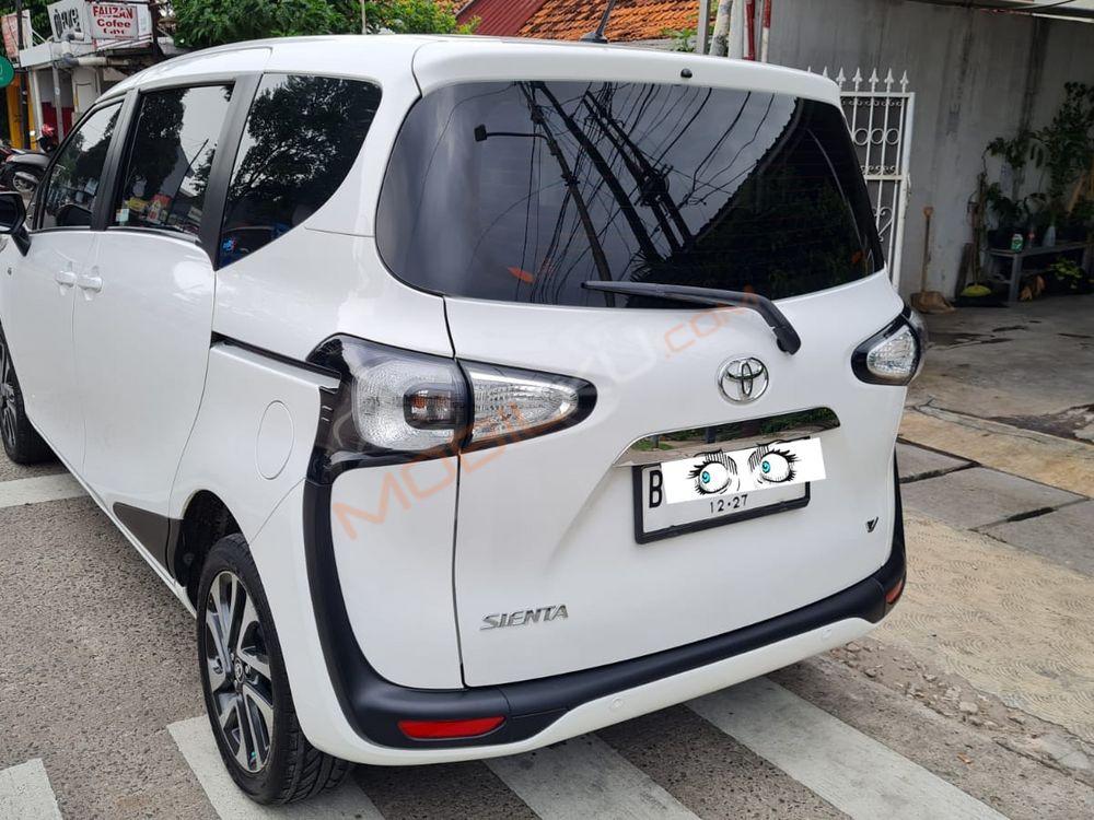 Mobil Toyota Sienta 2017