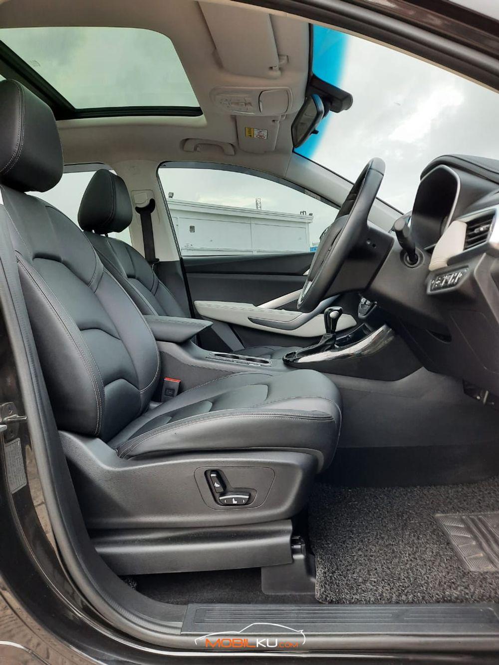 Mobil Wuling Almaz 2019